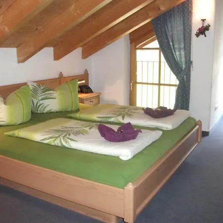 Haus Einstein Apartman *